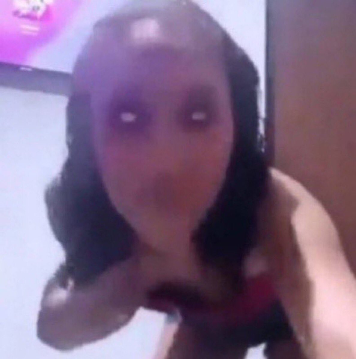 aosdeke's tweet image. absolutamente ninguém pode morrer até domingo se não a gaga vai mudar a performance do grammy pra um tributo