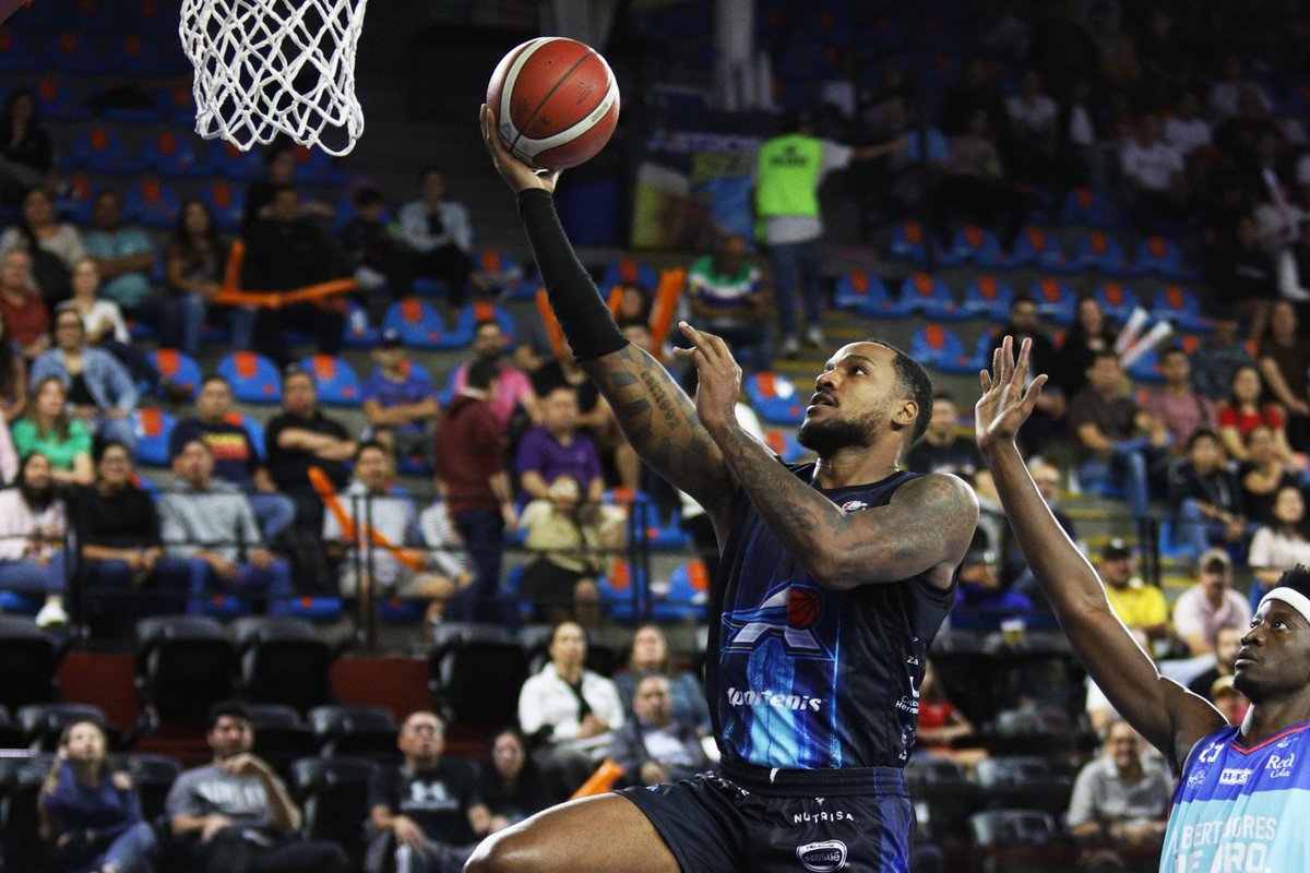 spartansdttocap's tweet photo. En América, además de su participación en la NBA G-League (15/16) y en la Summer League (2016), disputó 32 partidos de la LNBP de México con Astros de Jalisco, en 2023 (11.0 pts/pj, 4.6 reb/pj, 63.1% TC). https://t.co/jSfhMWCJLC