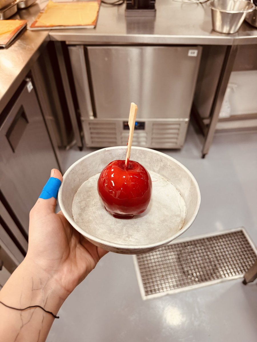 Çocukken sana alınmayan küçük şeyleri, büyüdüğünde çocukluğunu iyileştirmek ve mutlu etmek için kendin yapıyorsundur :)