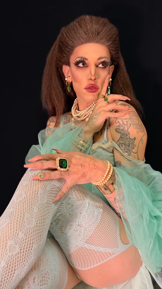 Besos Vampíricos tweet media