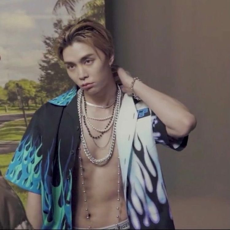 favxritejsuh's tweet image. this entire look was IT!!