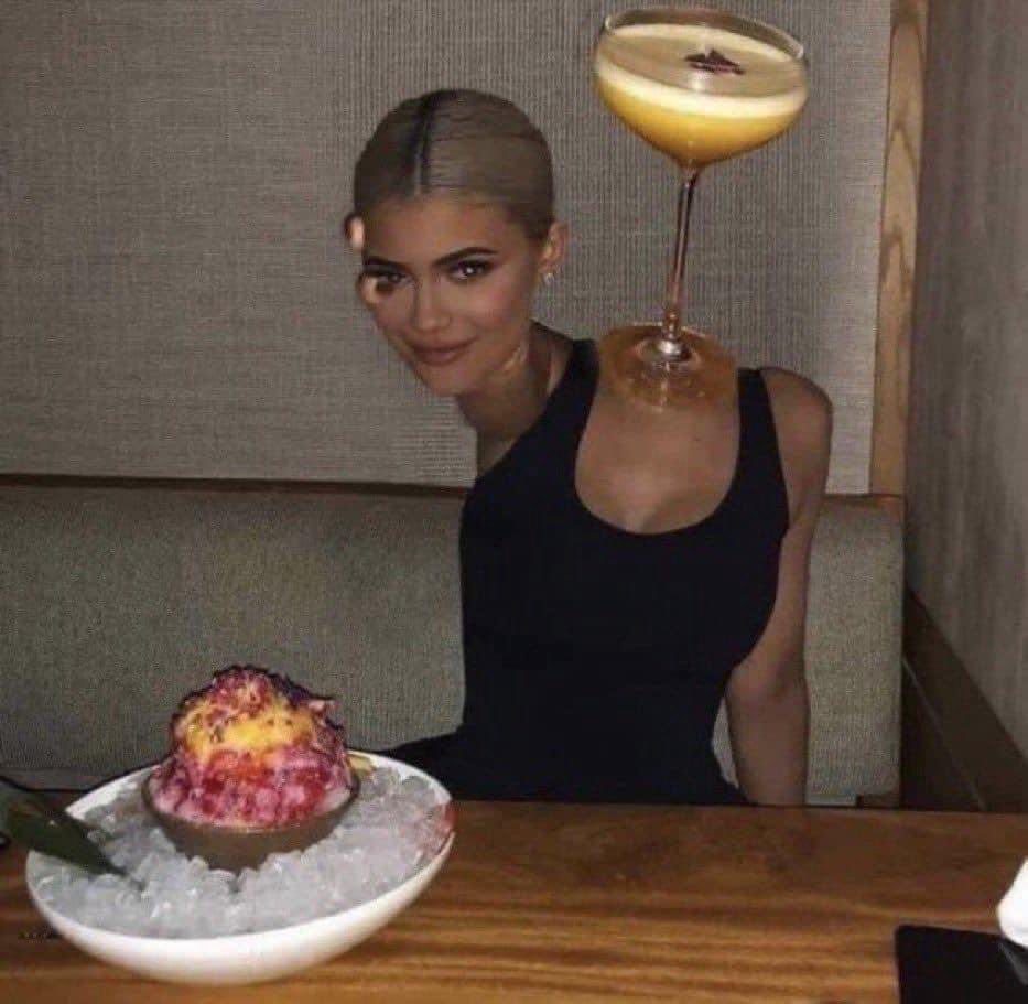 glitchu__'s tweet image. when i supposed to have drinks but the drinks are having me