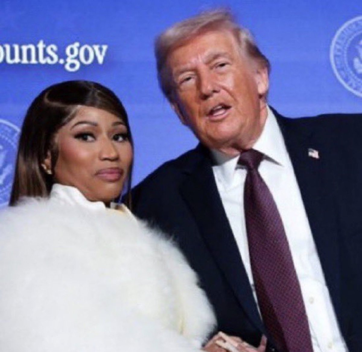 Jojo Siwa has removed Nikki Minaj from her upcoming single “My voice is my trash day.” On all platforms according to sources.