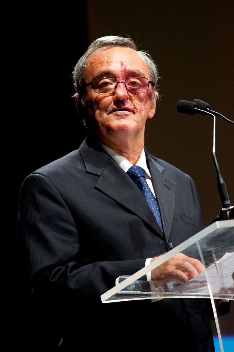 A Spanish scientist have cured pancreatic cancer in mice. The most deadly cancer out there.

People ignoring it and making fun of his birth defect.

A cure in animal models is a huge step closer to a possible cancer treatment in humans.

Thank you, Dr. Mariano Barbacid!