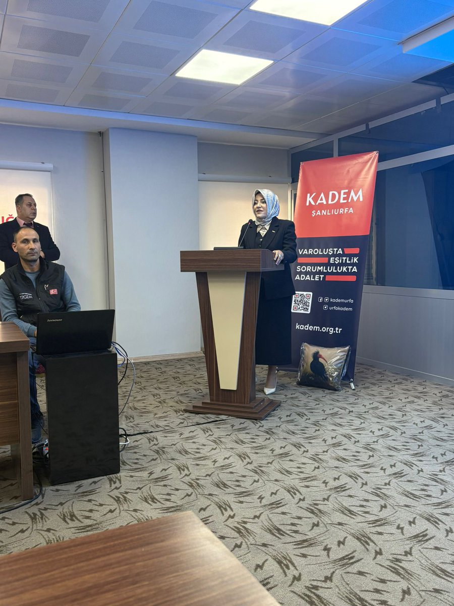 Sayın Valimiz  <a href="/hasansildak/">Hasan ŞILDAK</a> ve kıymetli eşi hanımefendi ,
Sayın Vekilimiz <a href="/CYAZMAC/">CEVAHİR ASUMAN YAZMACI</a> hanımefendi,
Sayın Büyükşehir Belediye Başkanımız,Mehmet Kasım Gülpınar’a <a href="/sanliurfabld/">Şanlıurfa Büyükşehir 🇹🇷</a> 
Sayın Siverek Belediye Başkanımız <a href="/bucakalimurat82/">Ali Murat Bucak</a> 
AK Parti İl Kadın Kolları Başkanımız,<a href="/ZehraAy063/">Zehra AY</a> 
Sayın