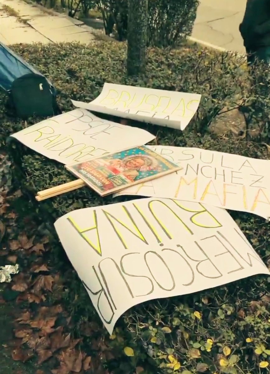 🚜 <a href="/VOXValladolid/">VOX Valladolid</a> en las calles junto a nuestros agricultores y contra las políticas de #Bruselas:
❌️NO a MERCOSUR.
❌️NO a la competencia desleal que amenaza el sector.
❌️NO al bipartidismo traidor que arruina nuestro futuro.
✅️ <a href="/vox_es/">VOX 🇪🇸</a> en pie junto al campo español 🌾🇪🇦