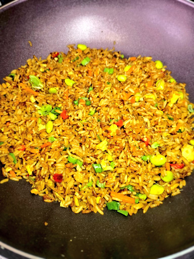 mrhomechef85's tweet photo. Arroz chaufa a popular Peruvian fried rice dish blends Chinese &amp; Peruvian flavors, a fusion known as Chifa stir-fried rice w/ingredients, chicken, eggs, scallions, peppers, seasoned w/soy sauce, garlic, &amp; ginger, &amp; a staple in Peruvian households, often made with leftover rice. https://t.co/SArdu0FtFR