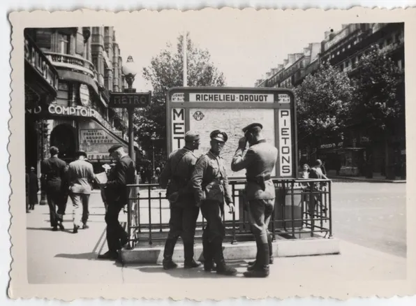 The mysterious Paris photographer

When France fell in June 1940, Paris came under German military control and the Swastika replaced the Tricolour flag of the former French republic.
Someone took a camera and snapped forbidden photos of the occupier, writing sarcastic texts on
