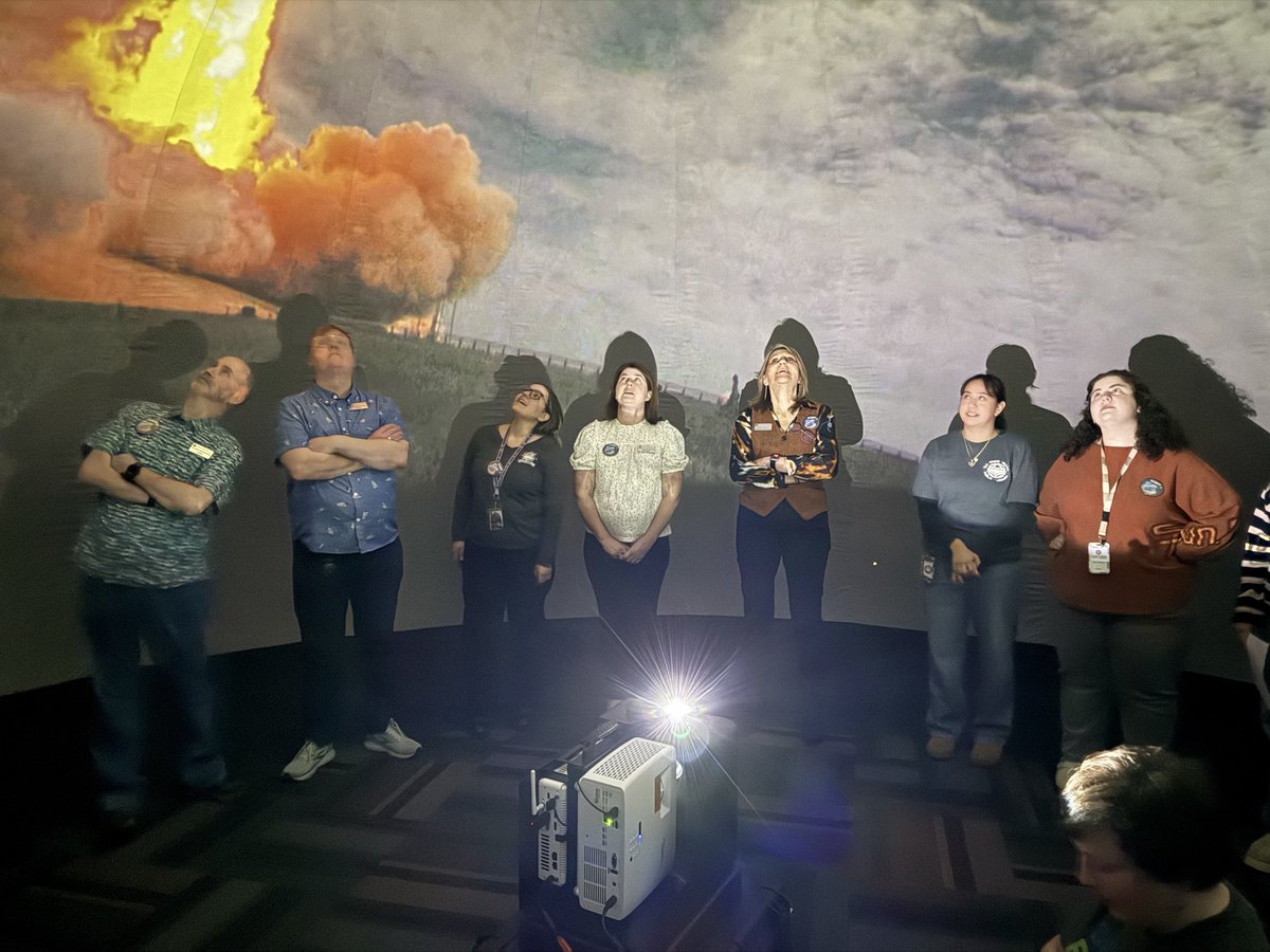 Elk Grove Village Public Library tweet media