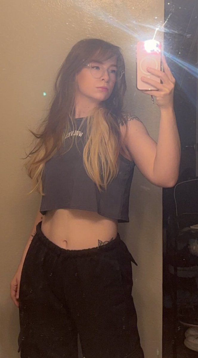 Sidoneee ✨muscle mommy✨ tweet media