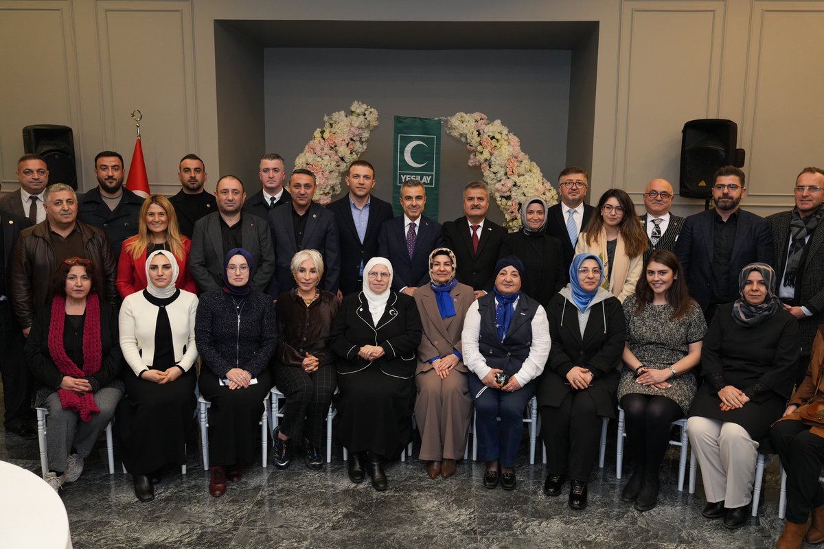 suna_ustuner's tweet photo. Yeşilay Beyoğlu Şubesi’nin seçimli olağan genel kurul toplantısına katıldık.
Görev süresi boyunca özveriyle çalışan önceki Şube Başkanımız Sayın Birol Kardaş’a teşekkür ediyor, görevi devralan Sayın Ayşe Yolcu’ya başarılar diliyorum.
#İyikiYeşilayVar 
@1920yesilay https://t.co/u0uqoCBHtv