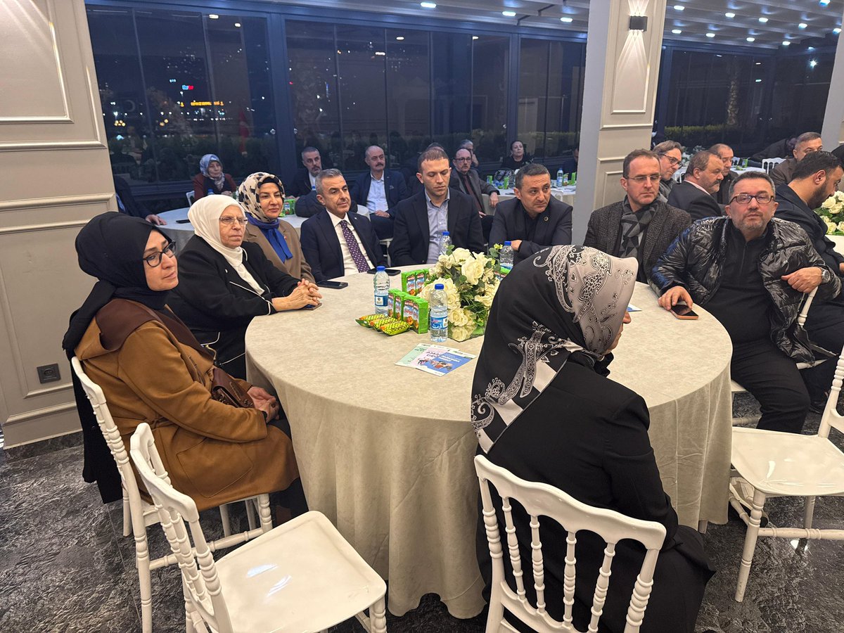 suna_ustuner's tweet photo. Yeşilay Beyoğlu Şubesi’nin seçimli olağan genel kurul toplantısına katıldık.
Görev süresi boyunca özveriyle çalışan önceki Şube Başkanımız Sayın Birol Kardaş’a teşekkür ediyor, görevi devralan Sayın Ayşe Yolcu’ya başarılar diliyorum.
#İyikiYeşilayVar 
@1920yesilay https://t.co/u0uqoCBHtv