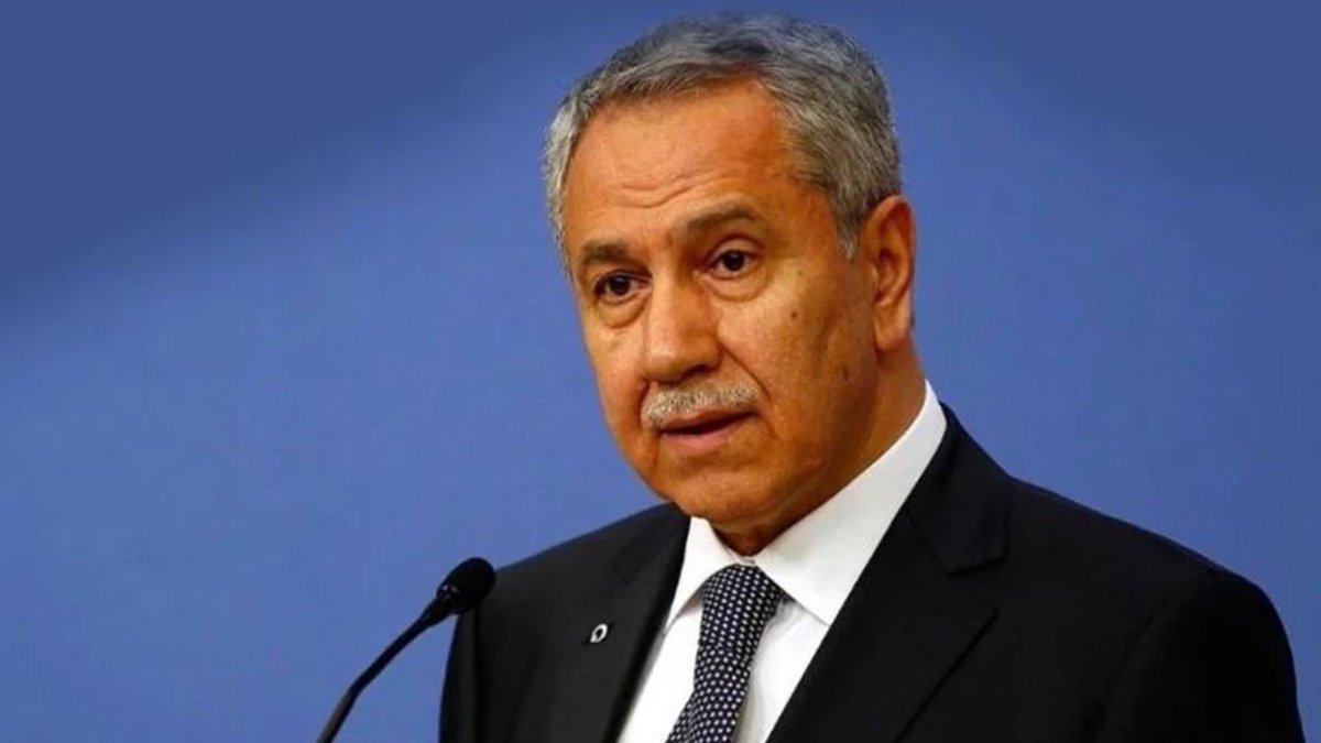 Bülent Arınç'tan çok konuşulacak 'Kürt sorunu' açıklaması: Atılan adımları doğru bulmuyorum.

Şunu açıklıkla söyleyelim ki Cumhurbaşkanımız Sayın Erdoğan’ın güçlü liderliği ve Sayın Bahçeli’nin işbirliği ile açılan yolda Suriye'deki gelişmeleri fevkalade olumlu bulmakla birlikte,