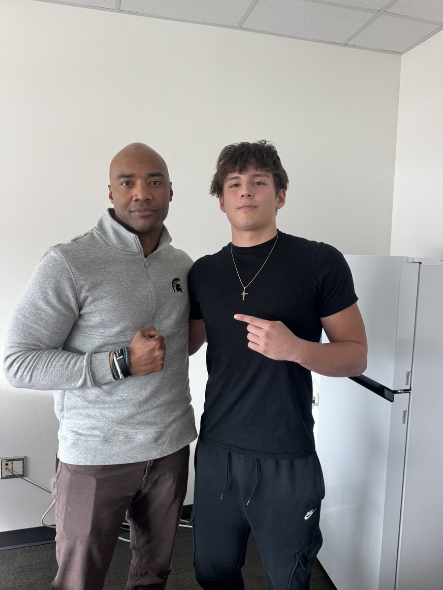 CarterCzapski's tweet photo. Thanks Coach Adams @JA_Adams06 for coming to Utica to visit today!  It was great to meet you and learn more about MSU FB.  I look forward to coming to Spring practice and being back on campus.  #GoGreen #Spartans 
@UticaHighFB @RisingStars6 @TheD_Zone  @Bullough40 @Coach_Gordon20 @Coach_Bindel 
@PrepRedzoneMI @MIexposure @MIPrepZoneMD