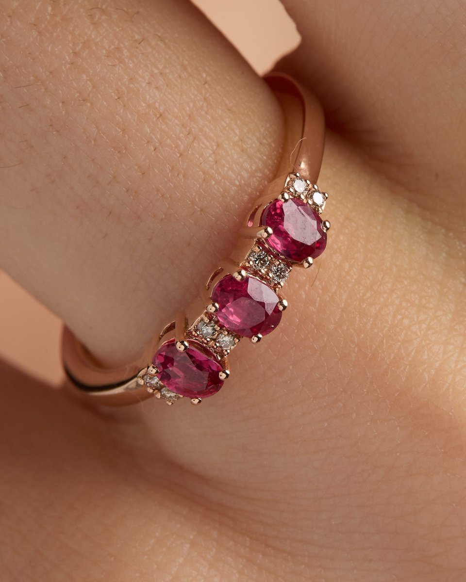 Le_Vian's tweet photo. A celebration of passion, wrapped in the rich fire of Passion Ruby 😍🩷

Which one speaks your love language? 🫶

🔗 https://t.co/kZsr1Z79zq

#PassionRuby #RubyJewelry #JewelryInspo https://t.co/prHM5PxNAy