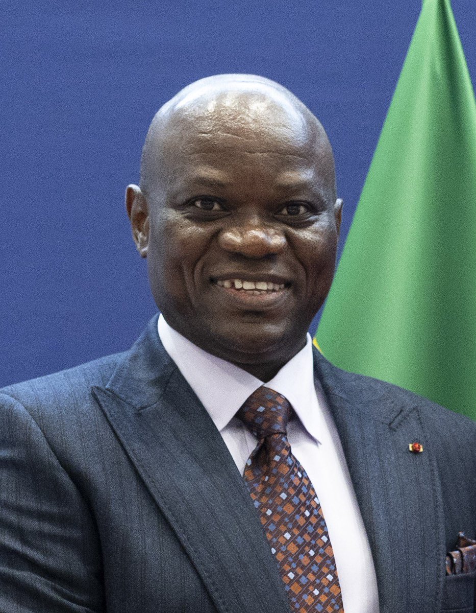 🚨 🇬🇦GABÓN: Mediación presidencial en el sector petrolero.

 ​Brice Oligui Nguema mantiene un encuentro clave con sindicatos para frenar la huelga anunciada por los trabajadores de las compañías petroleras.