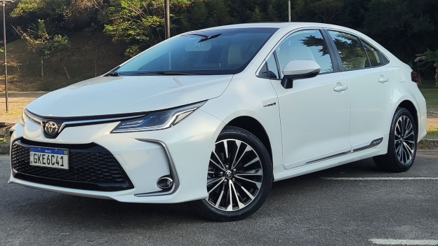 Concesionarios “oficiales”, reglas que cambian y el regalo perfecto para los autos chinos
El abuso no siempre viene disfrazado de estafa. A veces viene con sello de “red oficial” y tono administrativo, como si fuera normal.
Me pasó el mes pasado con un Toyota Corolla sedán