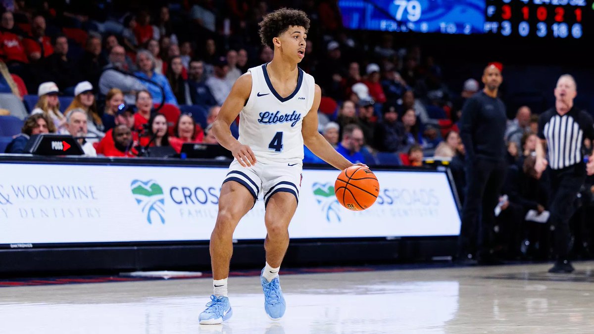 LUHypeman's tweet image. Brett Decker Jr. is putting the world on notice. Only a sophomore. Ritchie McKay keeps finding them! 
18.0 PTS
51.9% FG
50% 3PT on 7.3 attempts per game (!!!!!)
2.9 REB

Photo: @LibertyFlames