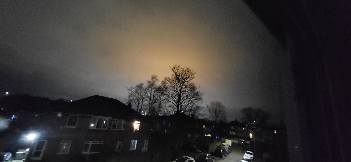 Anybody know what this is? Weird orangy /pink glow above Cardonald , Glasgow.  <a href="/Glasgow_Live/">Glasgow Live</a> <a href="/CCGCourier/">Cardonald Courier</a>