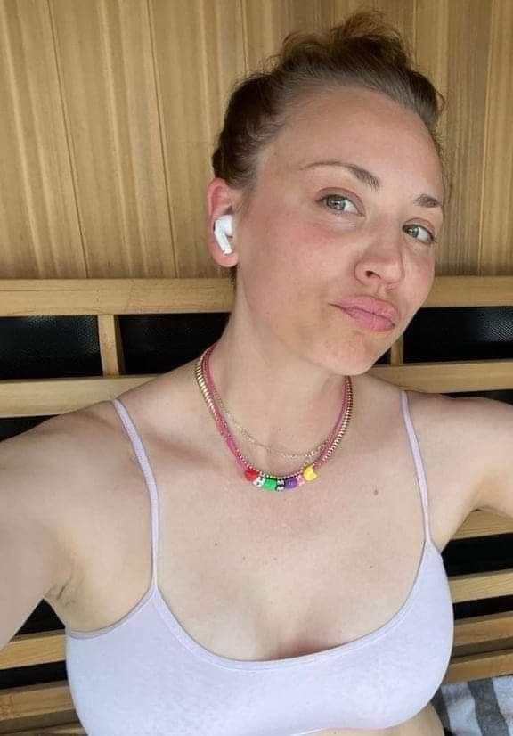 Kaley Cuoco tweet media