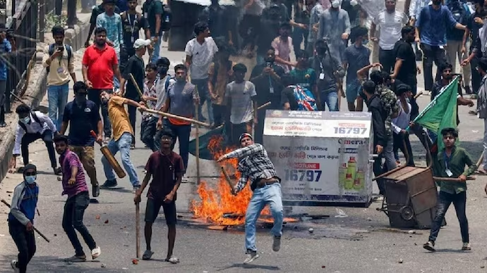 IndiaToday's tweet image. 522 #communalviolence incidents in #Bangladesh in 2025, 61 murders: Minority body 

The minority body said fear and insecurity continue to prevail among religious and ethnic minorities, particularly women, youth and business owners, forcing many families into internal