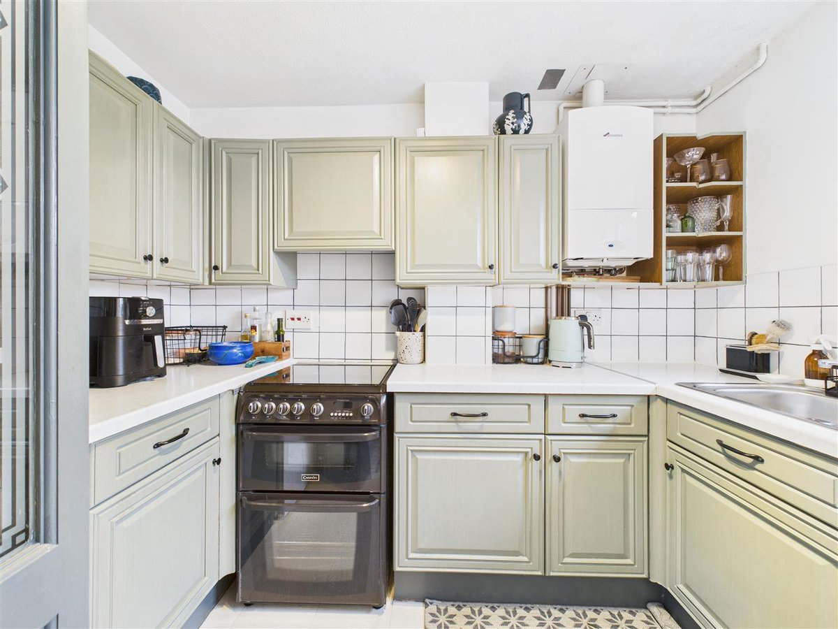 HTBproperty's tweet photo. 🏠Grange Road, West Molesey, KT8 2PP🏠
💷ASKING PRICE OF £325,000💷

🛏Harmes Turner Brown are pleased to offer this one bedroom freehold terraced home which is situated within a short distance of local amenities in East Molesey🛏

https://t.co/g4h4Oa8DqL https://t.co/yqKrwiCXfz