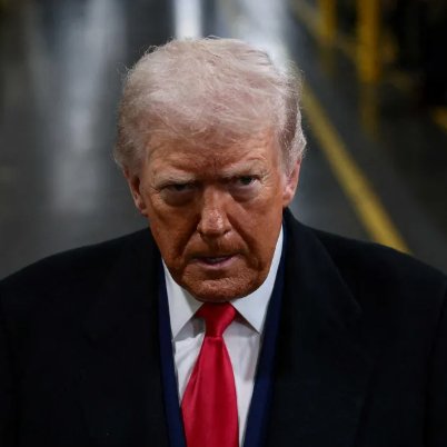 🚨PANIC AT THE WHITE HOUSE!!  Polls show the lowest numbers in modern history. 

Give me a Thumbs Down 👎 if you Agree TRUMP is a FAILURE👎👎👎