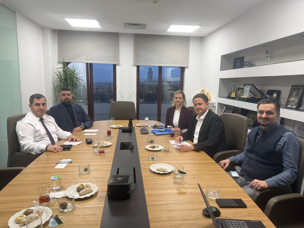 Şubemize bağlı  Karel Elektronik İşyerimiz ile Sendikamız arasında 5 . Dönem Toplu İş Sözleşmesi görüşmelerinin beşinci toplantısını bugün gerçekleştirdik. Bu toplantıda kalan teklif maddeleri üzerinde müzakerede bulunulmuştur.
#TmsAnkaraSb
#ArkamızdaKocaDağ
<a href="/AltundagUysal/">Uysal ALTUNDAĞ</a>