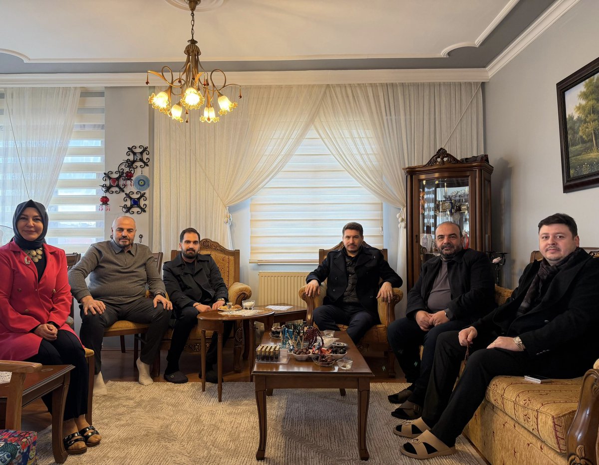 İlçe Yönetim Kurulu Üyemiz, yol arkadaşımız Mustafa Kemal Çakır abimizin kutsal topraklardan dönüşü vesilesiyle ilçe yönetim kurulu üyelerimizle birlikte kendisini ziyaret ettik. Rabbim ibadetlerini kabul eylesin, gönlüne huzur, ömrüne sağlık versin.