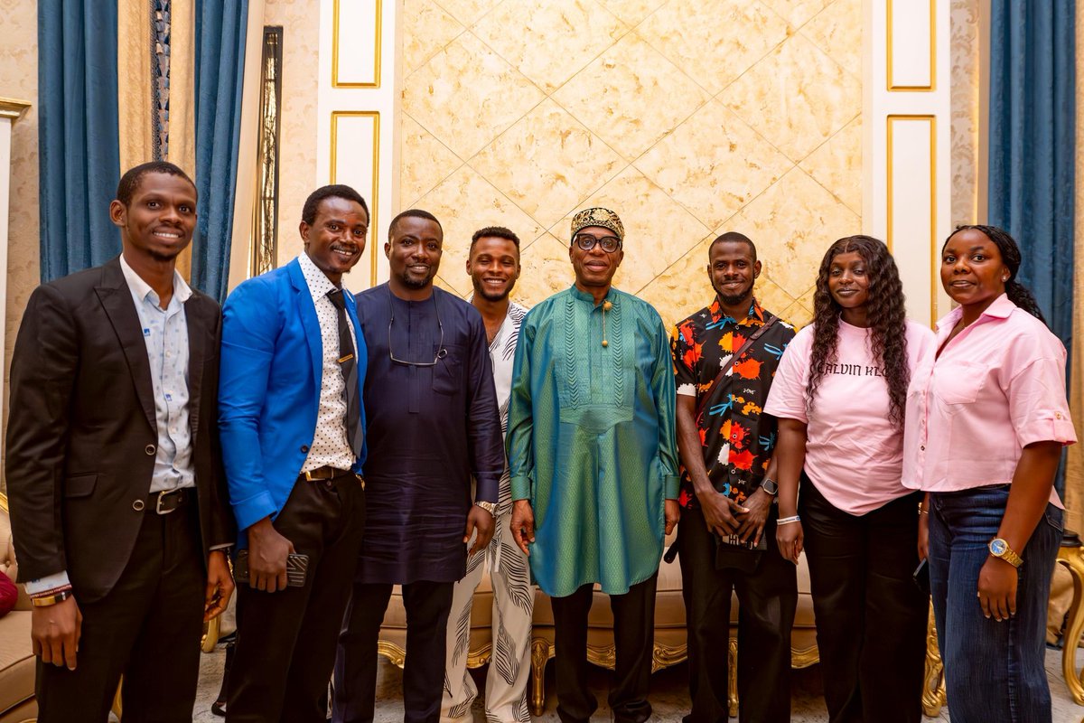 CRA_Advocacy's tweet photo. THE MAN. THE PEOPLE. THE MISSION. 🇳🇬

Members of the CRA Advocacy Network in Rivers State met with HE Rotimi Amaechi in Port Harcourt earlier today. https://t.co/kx27MMTyWx