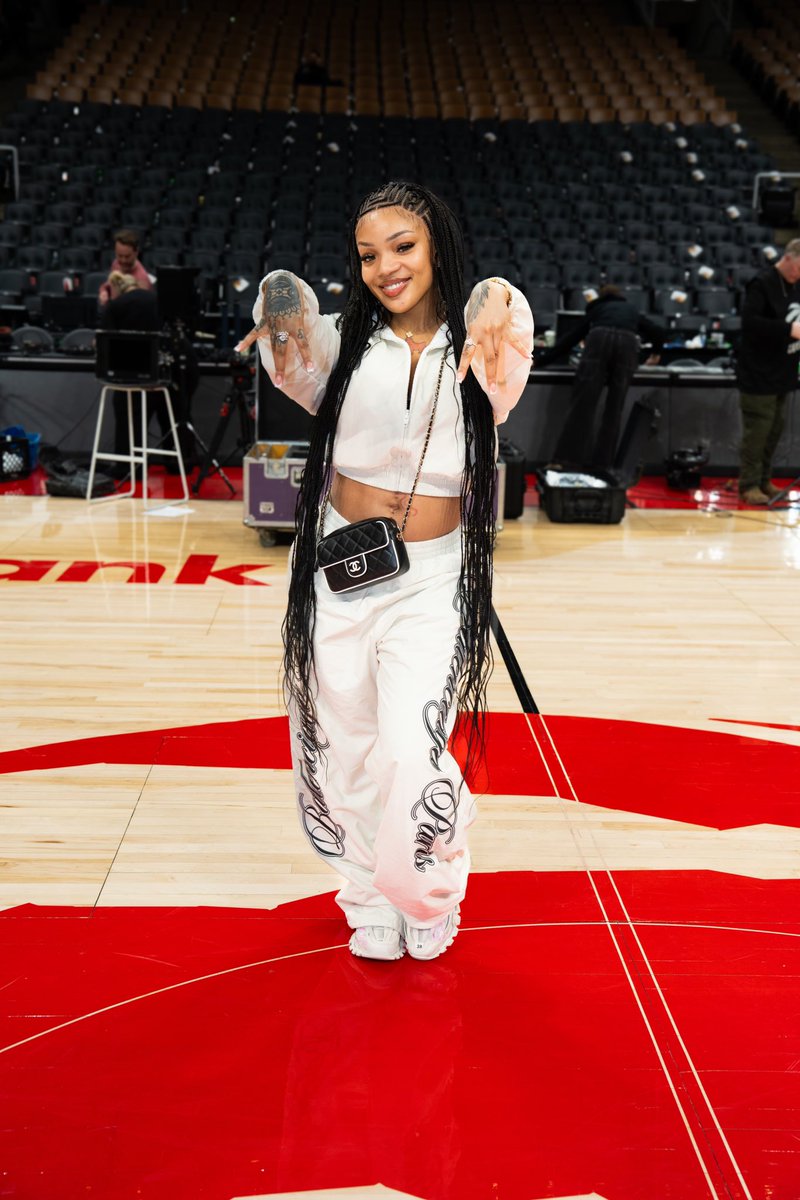 GloRilla 🦍 tweet media