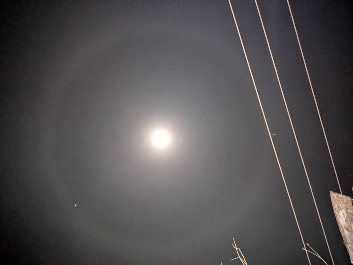AnbreenQ's tweet photo. Moon right now in Pakistan. First time in my life. A beautiful exact round light around the moon. Watch it.
#IranMassacre #MoonBirds #MoonInPakistan #IranRevolution2026 #PTI #ImranKhanHealthfirst https://t.co/4Y1YLxY4Sl