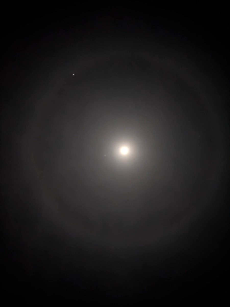 AnbreenQ's tweet photo. Moon right now in Pakistan. First time in my life. A beautiful exact round light around the moon. Watch it.
#IranMassacre #MoonBirds #MoonInPakistan #IranRevolution2026 #PTI #ImranKhanHealthfirst https://t.co/4Y1YLxY4Sl