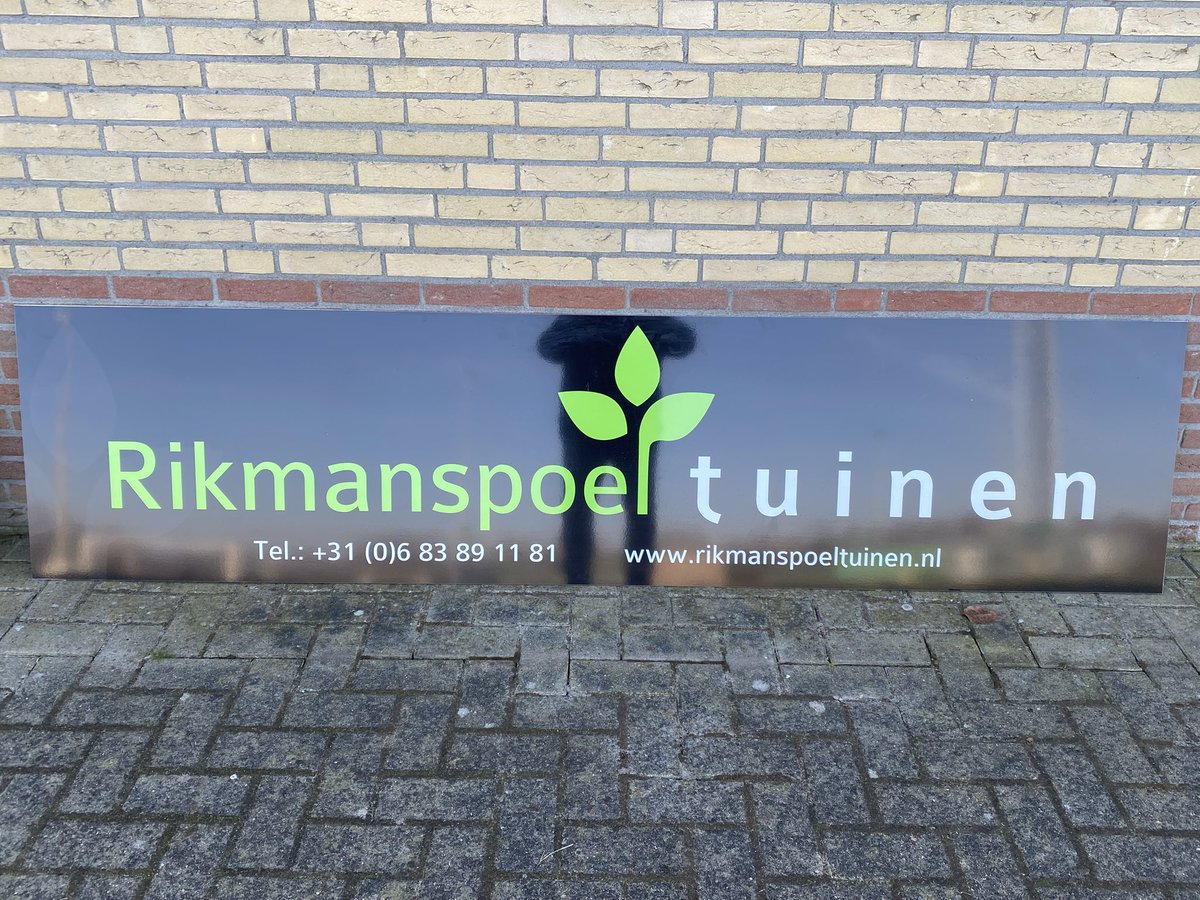 Een mooi nieuw #reclamebord voor <a href="/zenderenvooruit/">Zenderen Vooruit</a>, @rikmanspoeltuinen is trotse sponsor op sportpark Vollenbroek in Zenderen #boarding