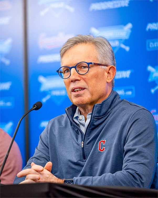 DolansThoughts's tweet image. Stole these glasses from @LensCrafters 

#GuardsBall #thrifty #frugal