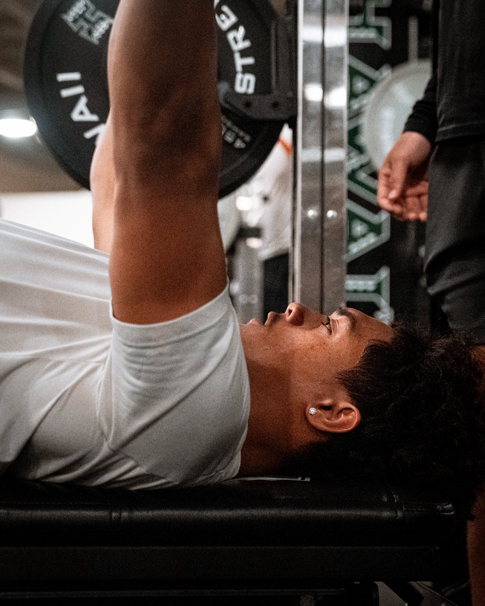 HawaiiFootball's tweet photo. Maintaining momentum 💪

#BRADDAHHOOD x #GoBows https://t.co/wu5WRxNRRt