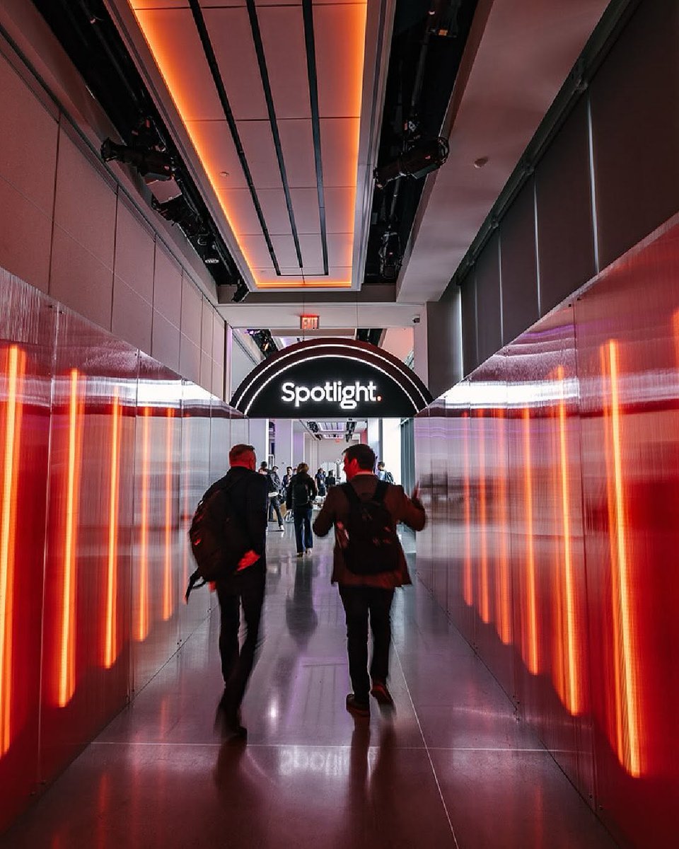 PinkSparrow_'s tweet photo. HubSpot, MAS, and Pink Sparrow joined forces last April to transform a New York venue into a live, full-funnel brand experience designed for modern marketers and sales teams. #spotlight #MAS #Hubspot https://t.co/lKzLNXzmi8