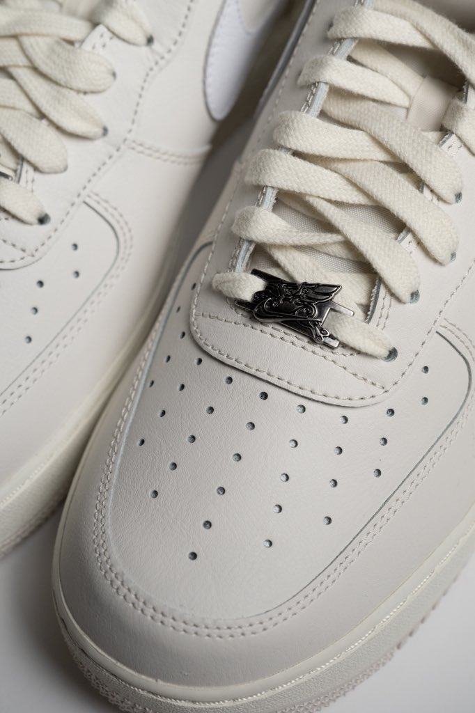 Sole Fly tweet media