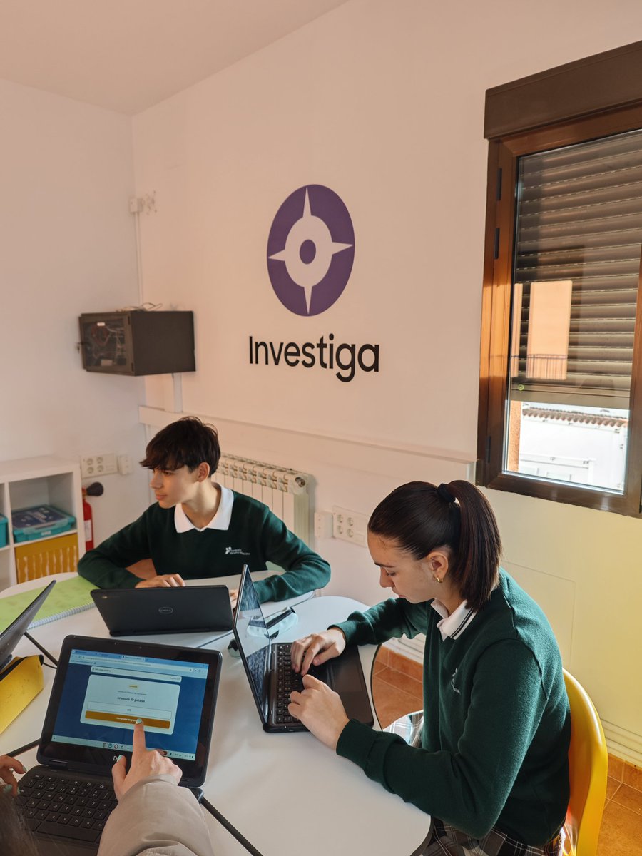 AULA DEL FUTURO 
Aprendemos trabajando en equipo.
Así es la Física y Química en nuestra nueva Aula del Futuro, aprender jugando para entender el mundo 

#Otrasformasdeaprender #AulaDelFuturo #nuevosespacios #Innovación #intef
<a href="/educaINTEF/">Educación INTEF</a>  <a href="/FETeresiana/">FET</a>