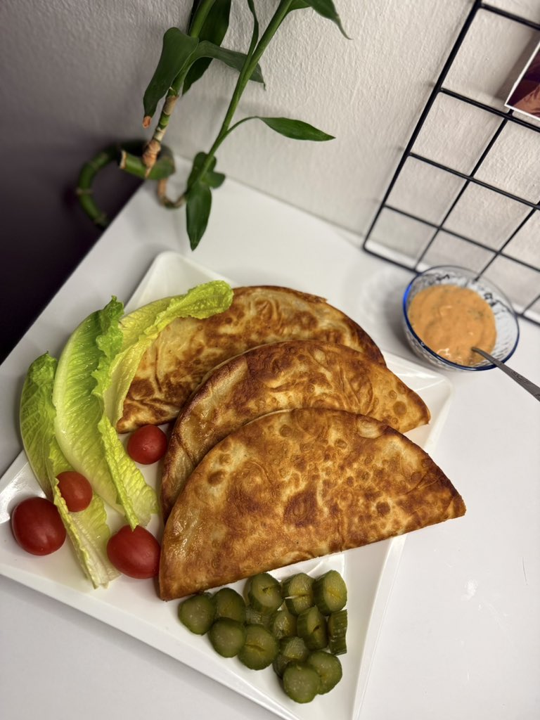 24_____4's tweet photo. بافلو تِشكن كرسبي تاكو🌮🤎 https://t.co/bYBaHjG2lZ