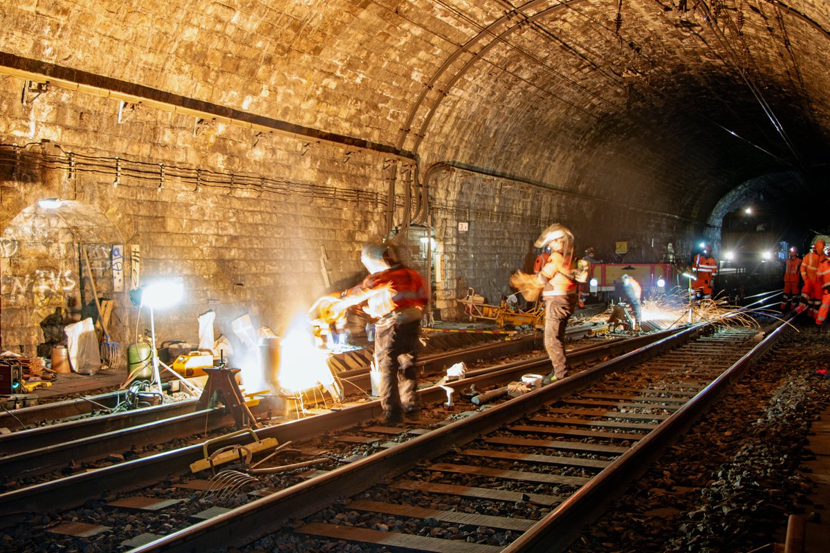 Opération à cœur ouvert cette semaine de nuit sur la VMI! Le tout avec un chantier 100% SNCF Réseau il faut le signaler! 

<a href="/RERC_SNCF/">RER C</a> <a href="/SNCFReseau/">SNCF Réseau</a>