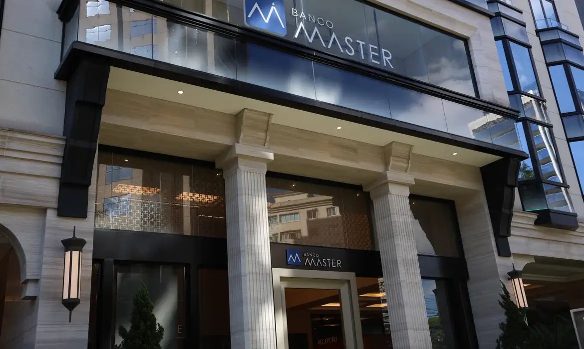 🚨ESCÁRNIO! Roberto Campos Neto conhecia a CORRUPÇÃO do Banco Master e evitou intervenção do BC! 

- O presidente do BC indicado por Bolsonaro SE CALOU ao saber dos DESVIOS = O indicado por Lula COLOCOU FIM na CORRUPÇÃO! 

LULA COMBATENDO A CORRUPÇÃO! 🇧🇷👍