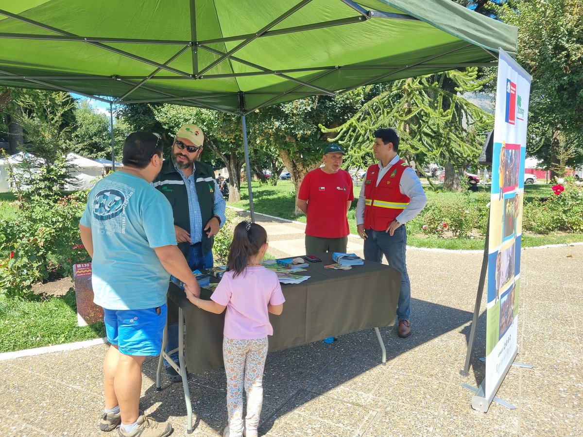 conaf_aysen's tweet image. 📍 Plaza de Armas de Coyhaique 29-01-2026  En la Plaza Ciudadana “Aysén crece en comunidad”. Stand Departamento de Protección contra Incendios Forestales (DEPRIF) entregando información preventiva y orientaciones a la comunidad.
🔥 ¡La prevención la hacemos entre todos!