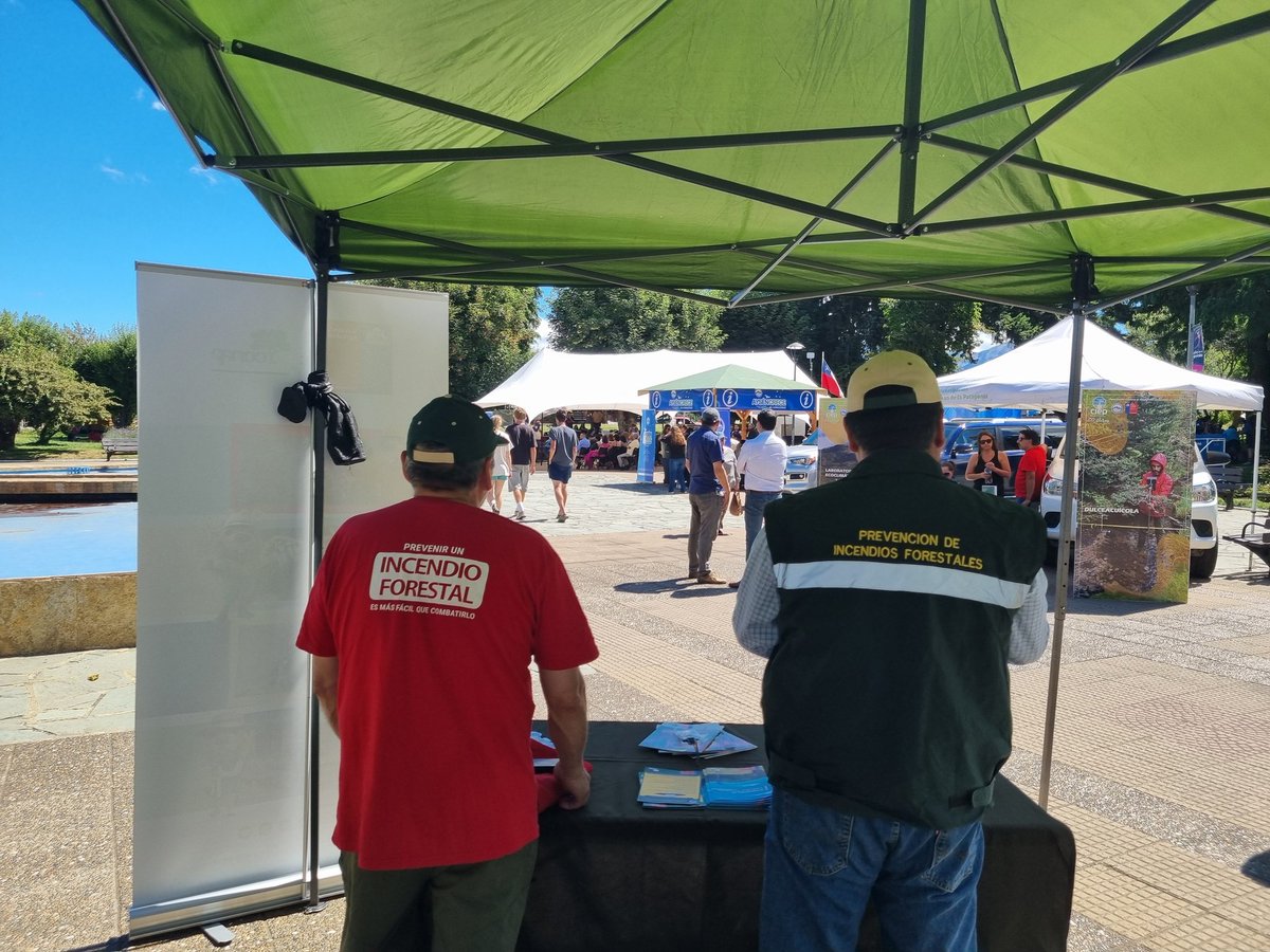 conaf_aysen's tweet image. 📍 Plaza de Armas de Coyhaique 29-01-2026  En la Plaza Ciudadana “Aysén crece en comunidad”. Stand Departamento de Protección contra Incendios Forestales (DEPRIF) entregando información preventiva y orientaciones a la comunidad.
🔥 ¡La prevención la hacemos entre todos!