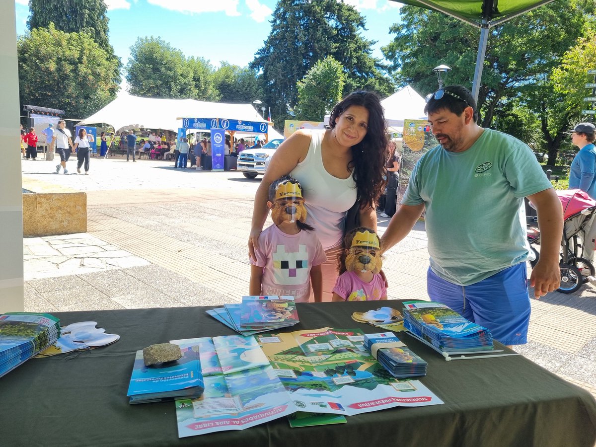 conaf_aysen's tweet image. 📍 Plaza de Armas de Coyhaique 29-01-2026  En la Plaza Ciudadana “Aysén crece en comunidad”. Stand Departamento de Protección contra Incendios Forestales (DEPRIF) entregando información preventiva y orientaciones a la comunidad.
🔥 ¡La prevención la hacemos entre todos!