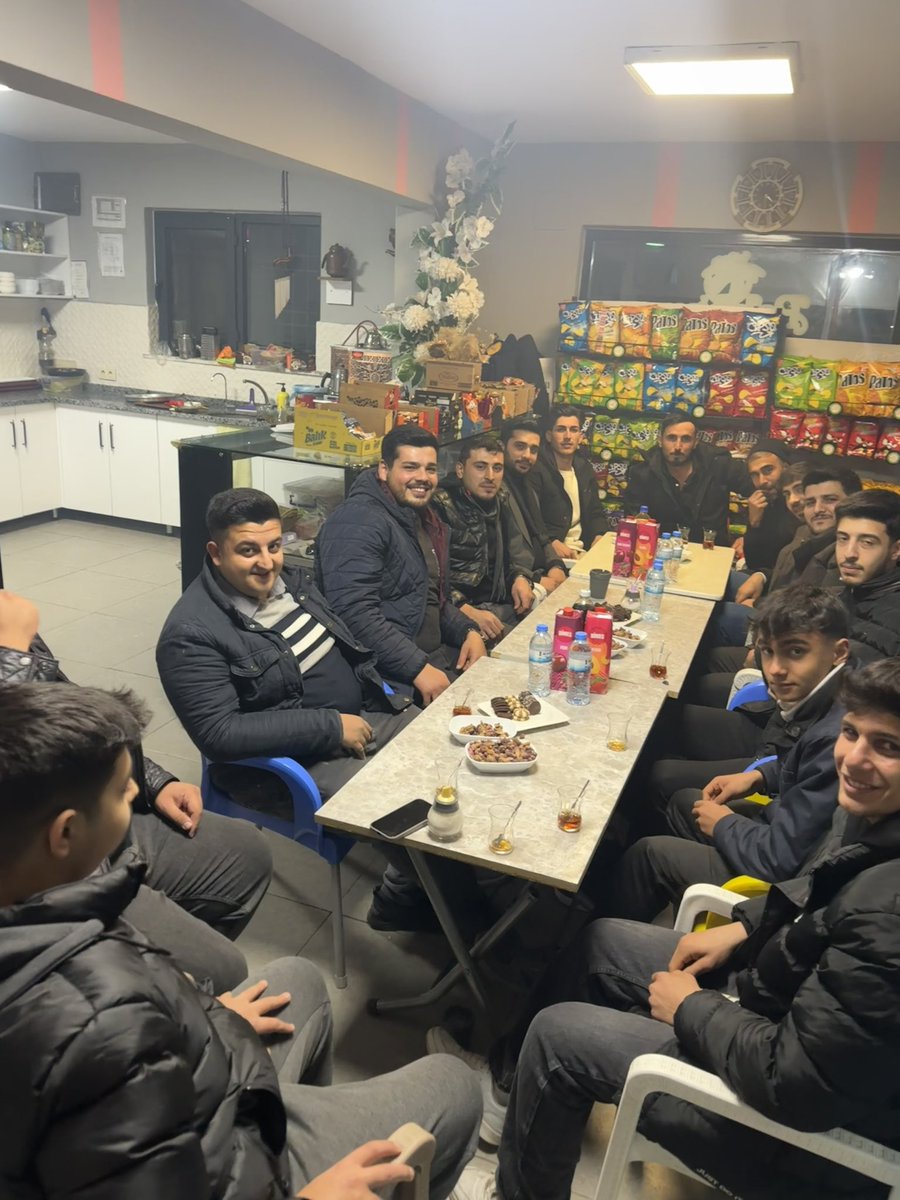 📍Yavuzeli Ak Parti Gençlik Kolları 

  Mahallede Genç İz” programımızı bugün gönülden bir heyecanla gerçekleştirdik.
Mahalle mahalle gezerek.
Genç kardeşlerimizle bir araya geliyor
Genç kardeşlerimizle empati kurup sıkıntılarına çözüm,sohbetlerine neşe,heyecan katıyoruz.

Her