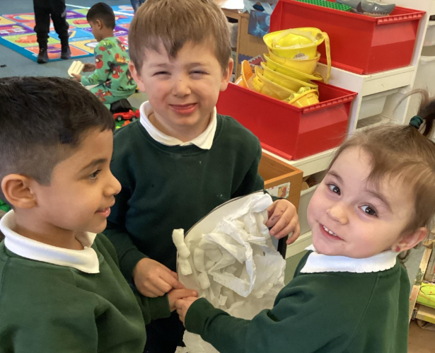 ForestersPS's tweet image. Today in Cherry Class we explored the Moon &amp;amp; planet Earth, practised sharing, teamed up to create, and experimented with vibrant colours using twisty bands! So much fun learning together! #CherryClass #LearningThroughPlay