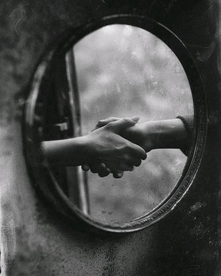 أوفى الناس من يسأل عنك عندما لا يراك وليس عندما يحتاجك