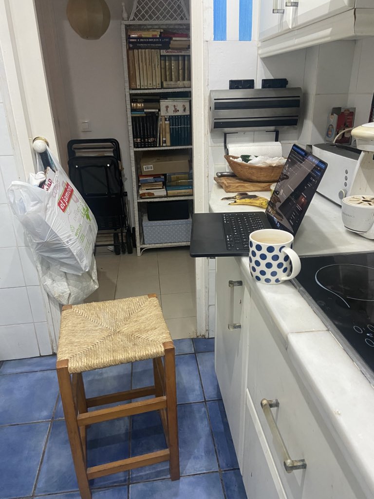 recode_'s tweet photo. @aryanlabde got no mouse or ass pillow, how would u rate its importance? thank you. https://t.co/CFepN5R5Nq