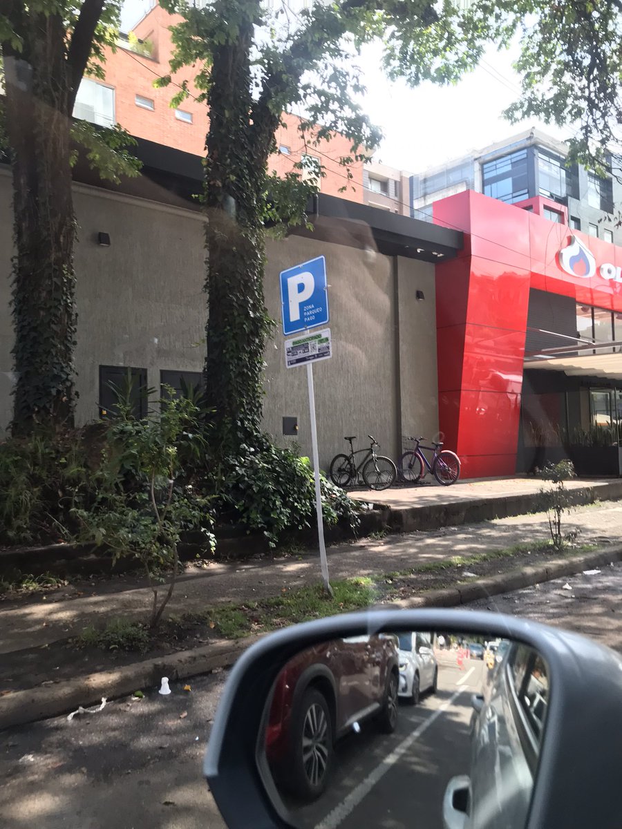 JorgeLRH's tweet photo. Hoy utilice una zona azul para parqueadero en Bogota, per la verdad ni al inicio ni al final de tiempo apareció alguien que verifique la ocupación ni el estado del vehículo, quien garantiza la seguridad del vehículo? @SectorMovilidad @Bogota https://t.co/sVV50gg2yB